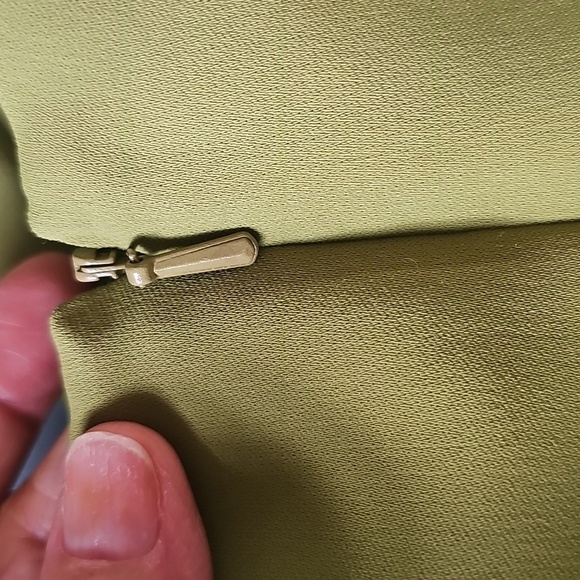 Votre Nom Vibrant Green Womens Slacks In A Size 6. Straight Leg. Front‎ Zipper. - Picture 4 of 6